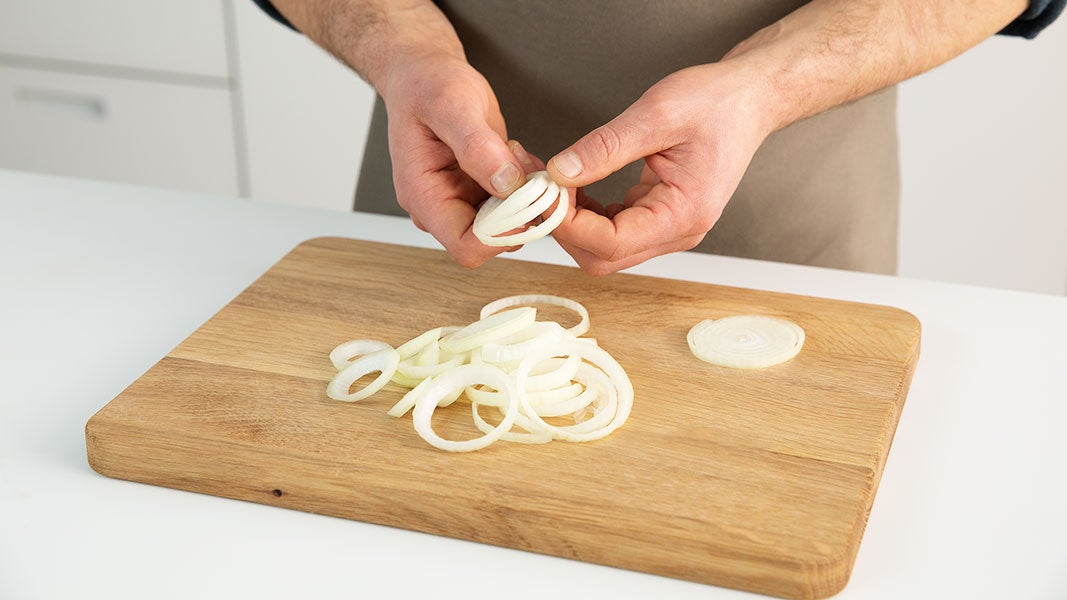 maggi-kochratgeber-zwiebeln-schneiden-step-3 Maggi Kochratgeber Zwiebeln schneiden