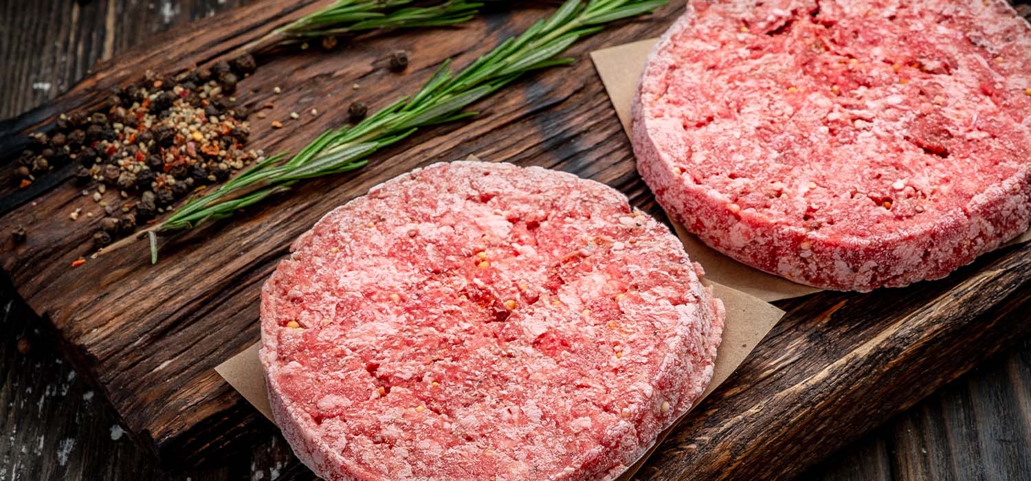 Schritte zum Einfrieren von Hackfleisch – gefrorene Burger-Patties
