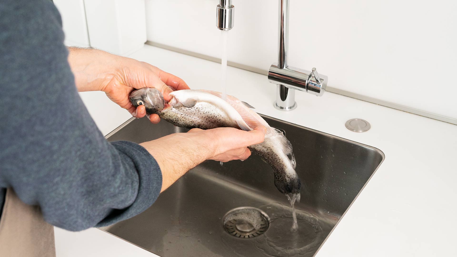 Maggi Kochratgeber frischen Fisch säubern